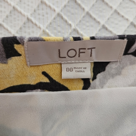 LOFT A-Line Floral Skirt - Picture 6 of 9